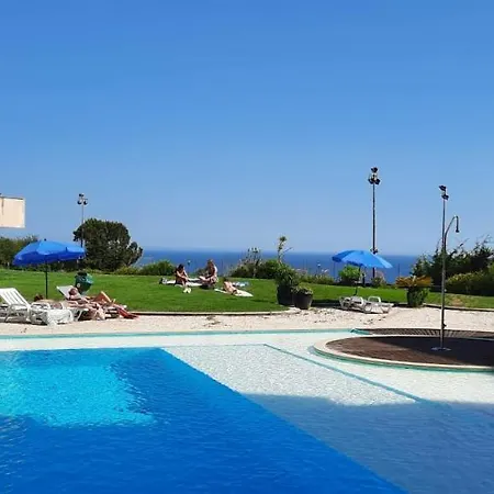 By The Sea Apartment *